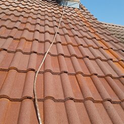 čistenie strechy domu v Topoľčanoch